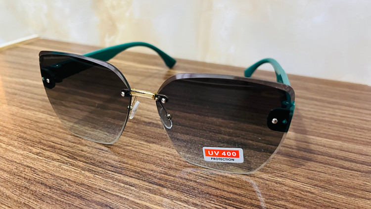 عینک آفتابی بدون فریم (Rimless) زنانه با دسته سبز یشمی و لنز گرادینت دودی