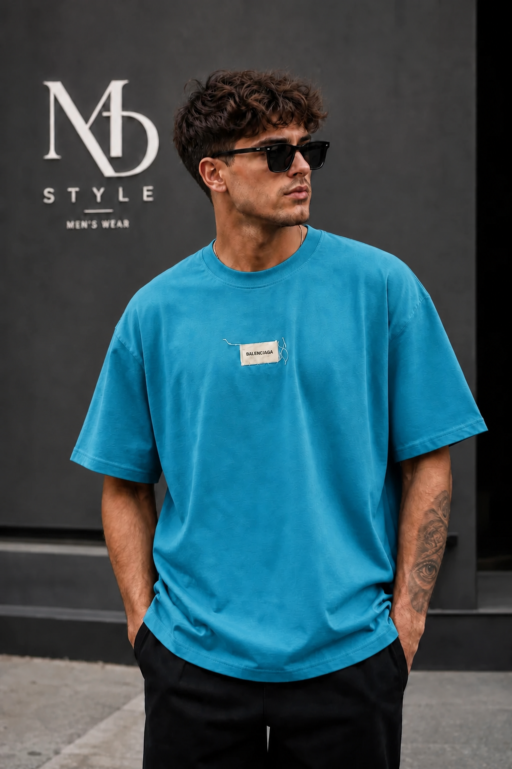 تیشرت باکسی بالنسیاگا (Balenciaga) لیبل کتان دیسترس – رنگ آبی فیروزه‌ای
