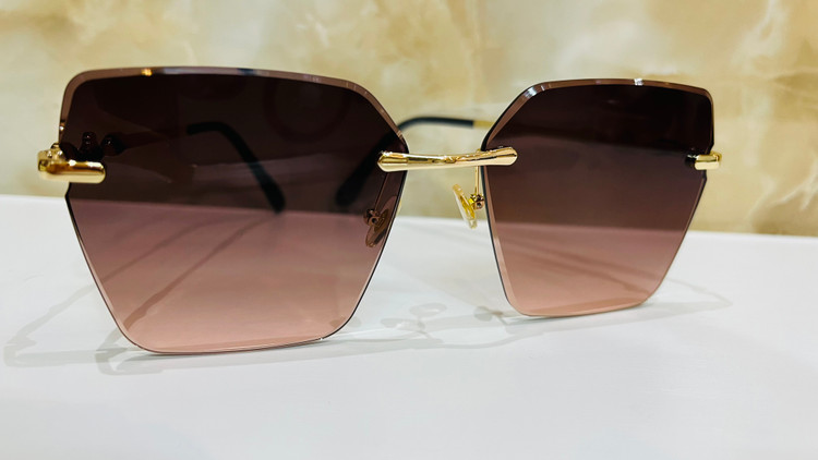 عینک آفتابی زنانه بدون فریم (Rimless) لنز گرادیانت دسته فلزی طلایی | مدل لاکچری