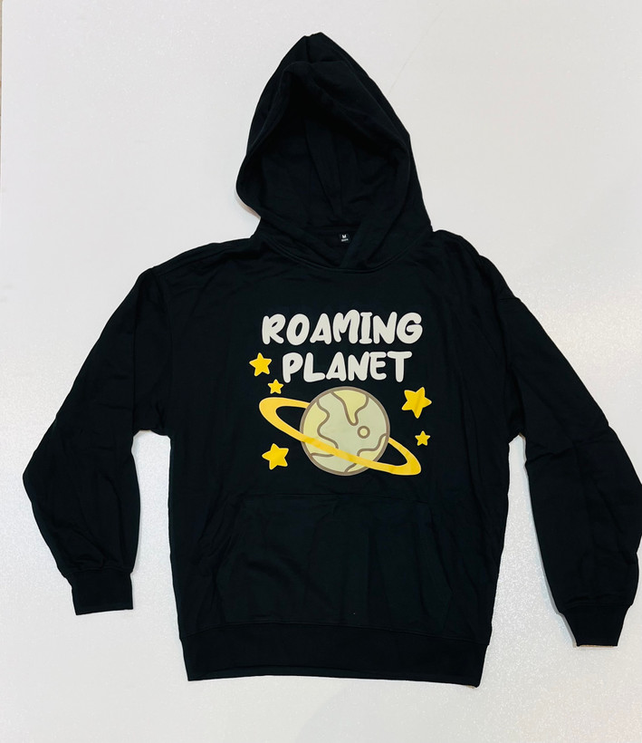 هودی زنانه و مردانه وارداتی مشکی طرح Roaming Planet - کد۱۸