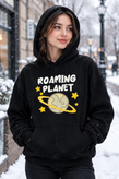 هودی زنانه و مردانه وارداتی مشکی طرح Roaming Planet - کد۱۸